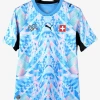maillot-exterieur-suisse-2026 studio v12 Maillot Extérieur Suisse 2026