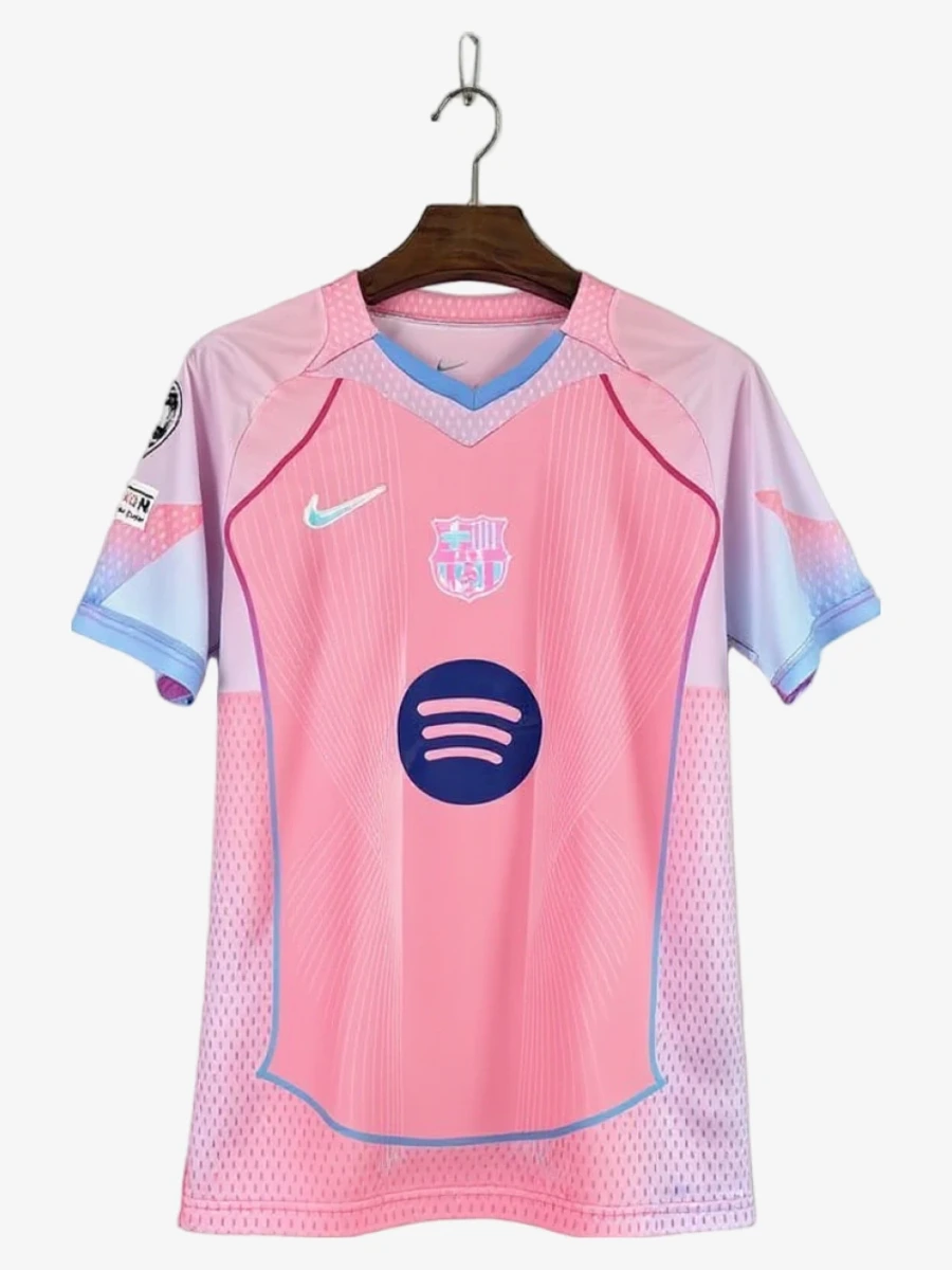 maillot-fc-barcelone-edition-rose-2025-2026 studio v12 Maillot FC Barcelone Édition Rose 2025-2026